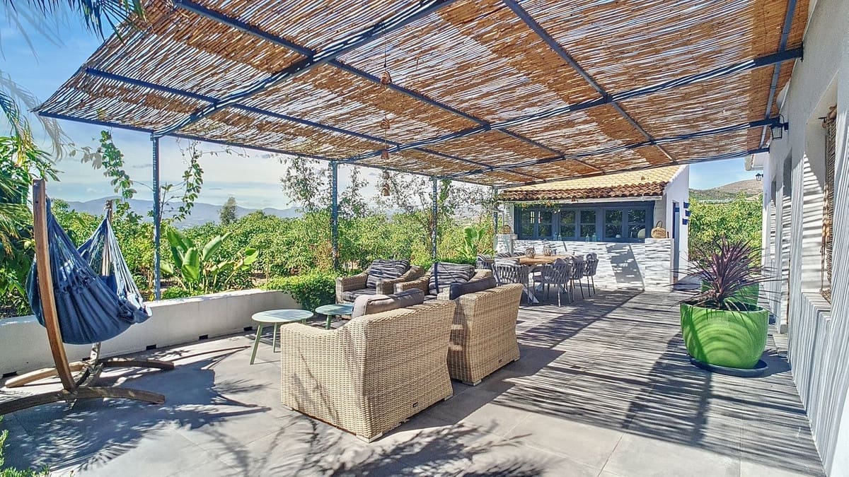 3 soveværelse Finca/Landehus til salg i Velez-Malaga med swimmingpool garage - € 1.150.000 (Ref: 8410791)