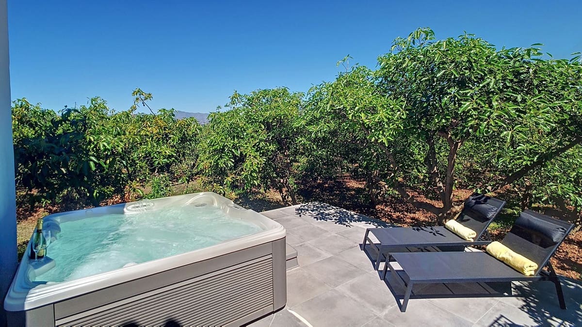 3 soveværelse Finca/Landehus til salg i Velez-Malaga med swimmingpool garage - € 1.150.000 (Ref: 8410791)