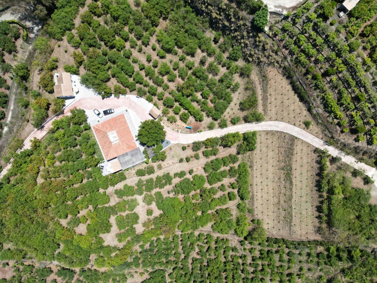 3 soveværelse Finca/Landehus til salg i Velez-Malaga med swimmingpool garage - € 1.150.000 (Ref: 8410791)