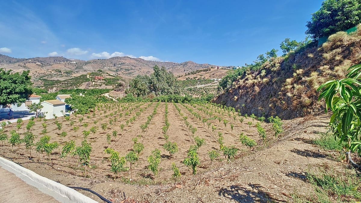 3 soveværelse Finca/Landehus til salg i Velez-Malaga med swimmingpool garage - € 1.150.000 (Ref: 8410791)