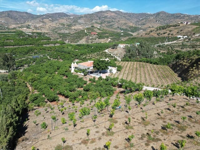 3 soveværelse Finca/Landehus til salg i Vélez-Málaga med swimmingpool garage - € 1.150.000 (Ref: 8410791)