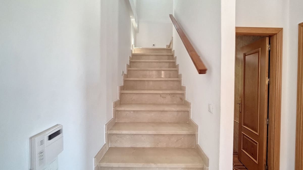 4 quarto Moradia para venda em Arenas com piscina garagem - 629 000 € (Ref: 8410792)