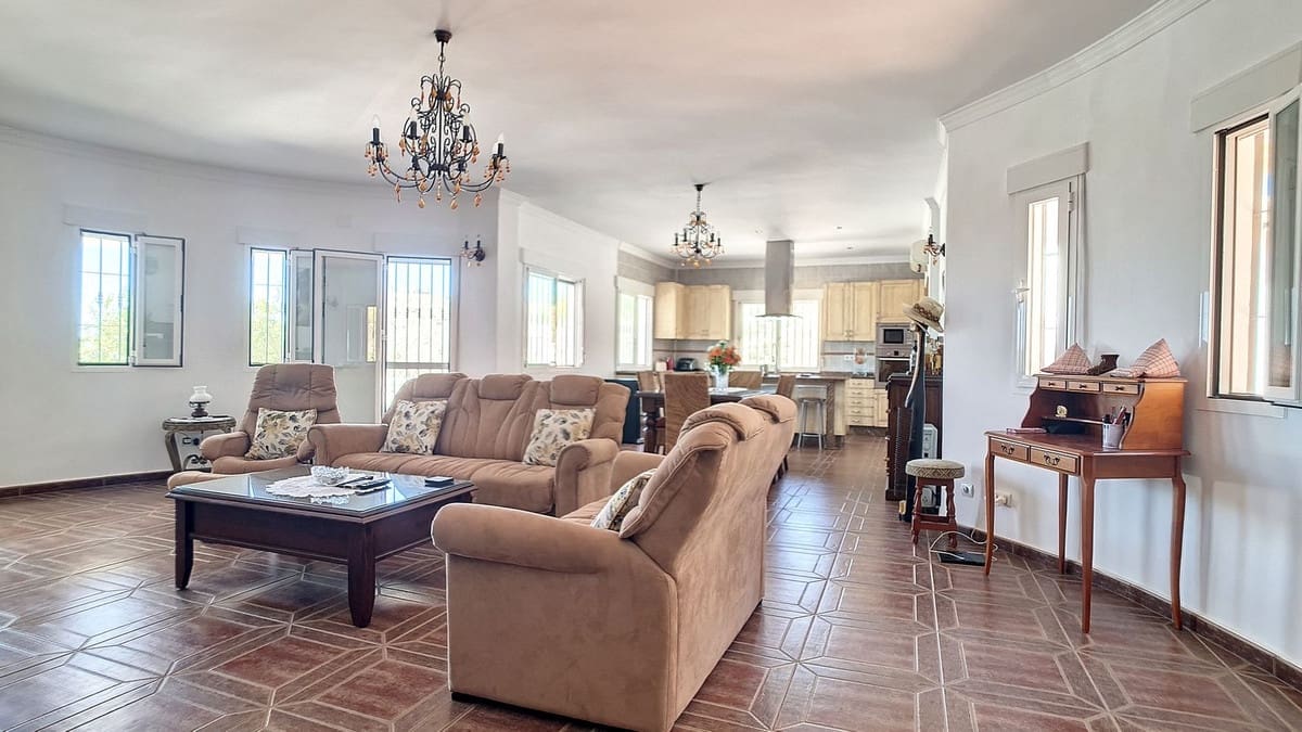 4 quarto Moradia para venda em Arenas com piscina garagem - 629 000 € (Ref: 8410792)