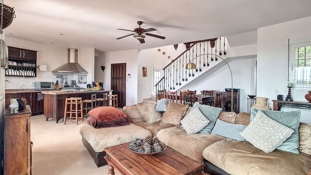 3 quarto Moradia para venda em Arenas com piscina garagem - 695 000 € (Ref: 8410795)