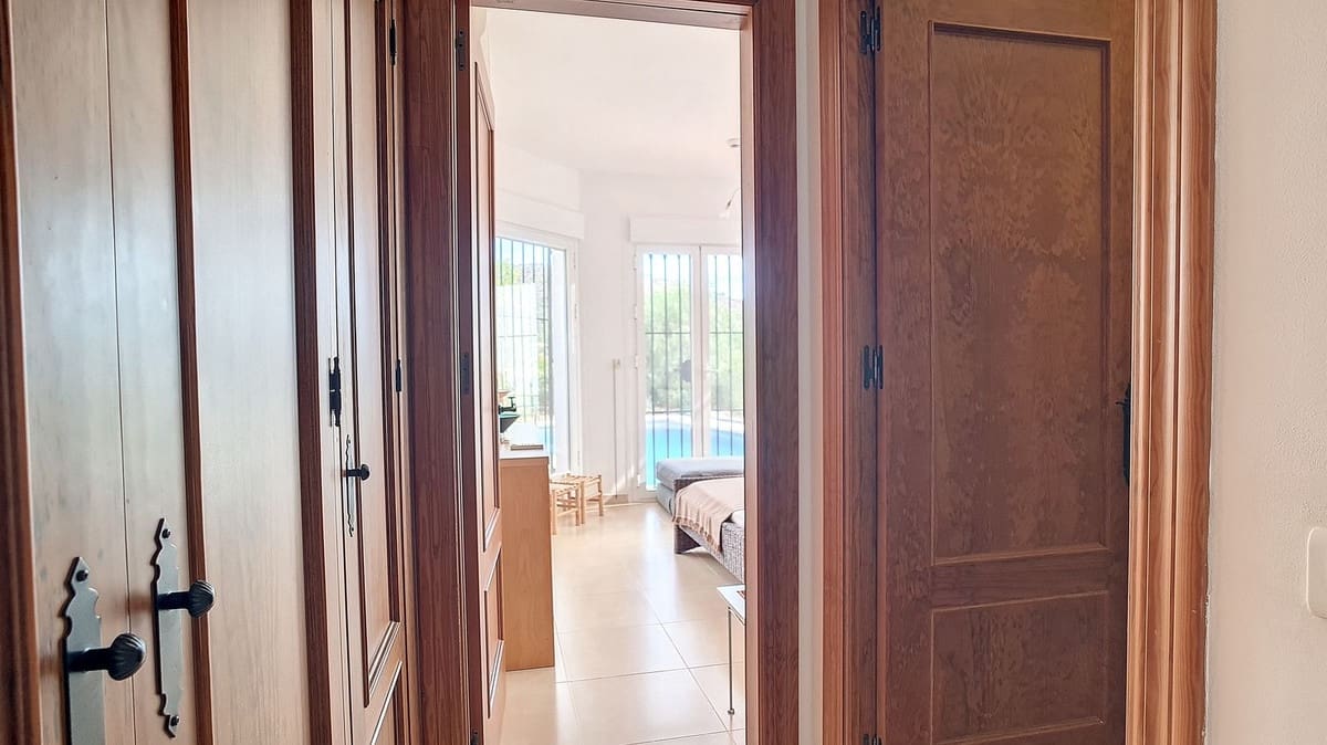 3 quarto Moradia para venda em Arenas com piscina garagem - 695 000 € (Ref: 8410795)