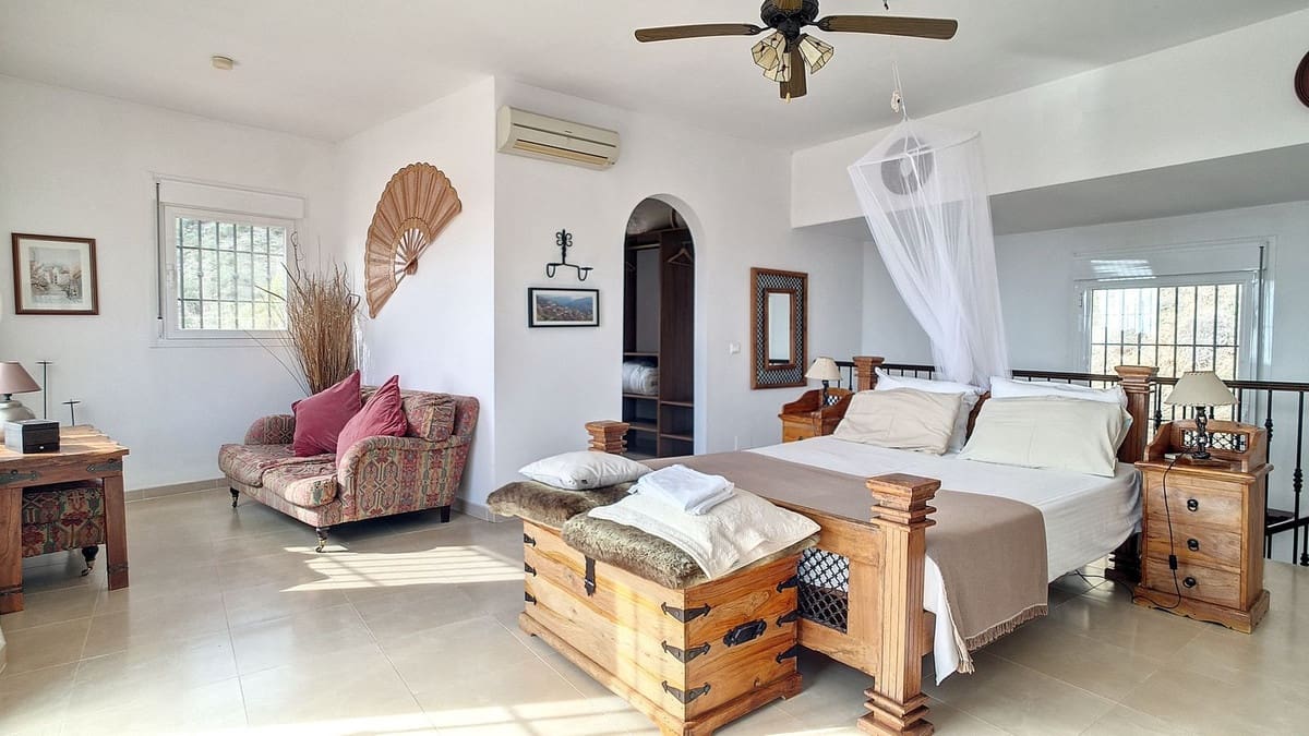 3 quarto Moradia para venda em Arenas com piscina garagem - 695 000 € (Ref: 8410795)