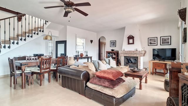 3 quarto Moradia para venda em Arenas com piscina garagem - 695 000 € (Ref: 8410795)