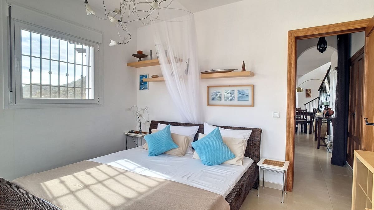 3 quarto Moradia para venda em Arenas com piscina garagem - 695 000 € (Ref: 8410795)