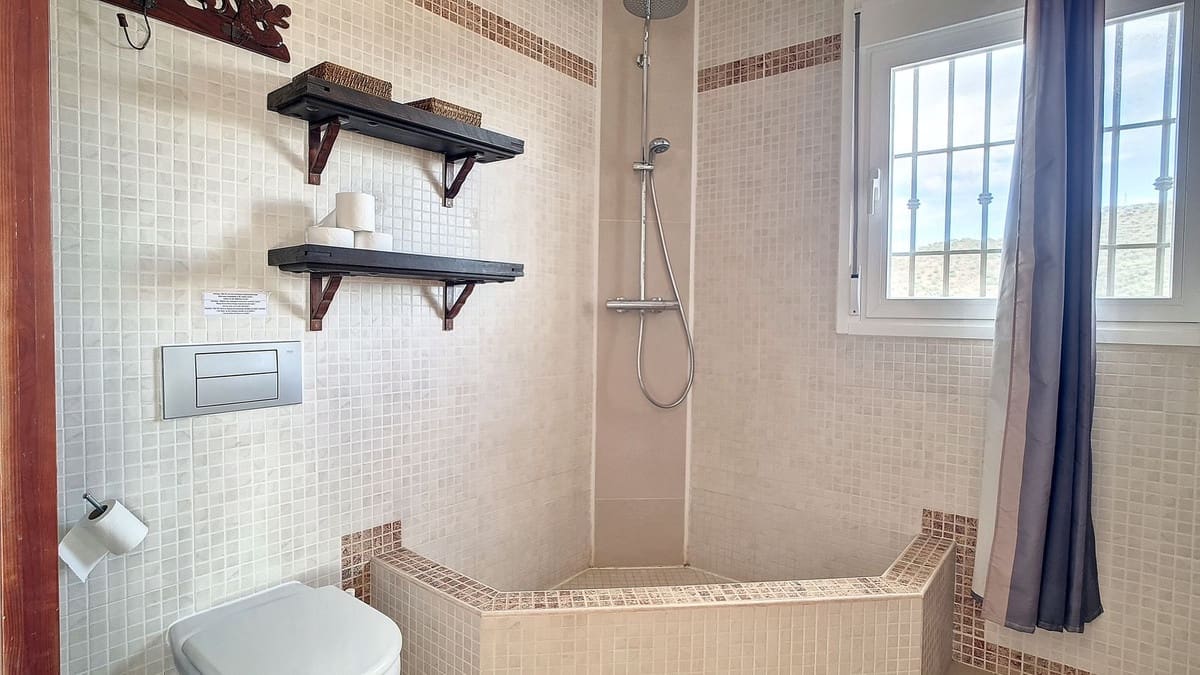 3 quarto Moradia para venda em Arenas com piscina garagem - 695 000 € (Ref: 8410795)