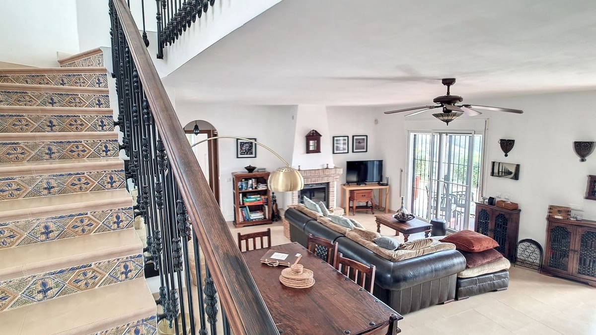 3 quarto Moradia para venda em Arenas com piscina garagem - 695 000 € (Ref: 8410795)