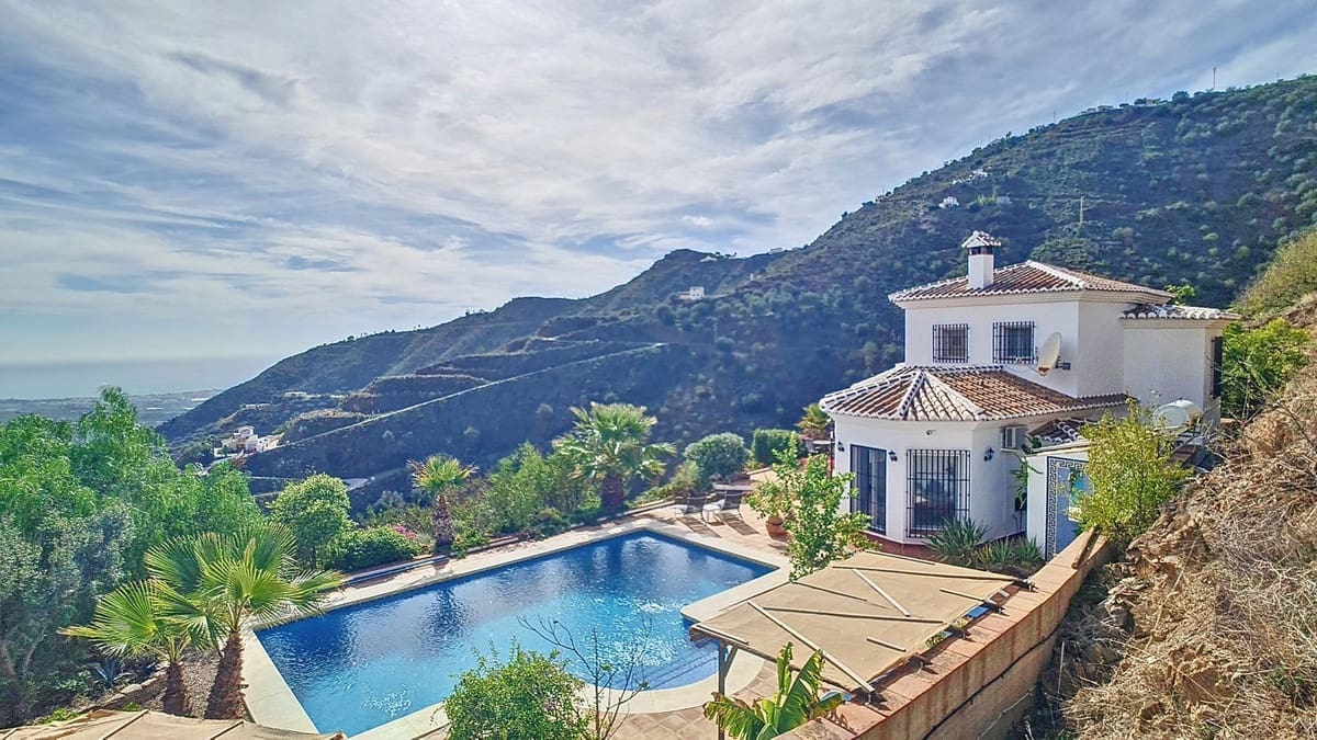 3 quarto Moradia para venda em Arenas com piscina garagem - 695 000 € (Ref: 8410795)