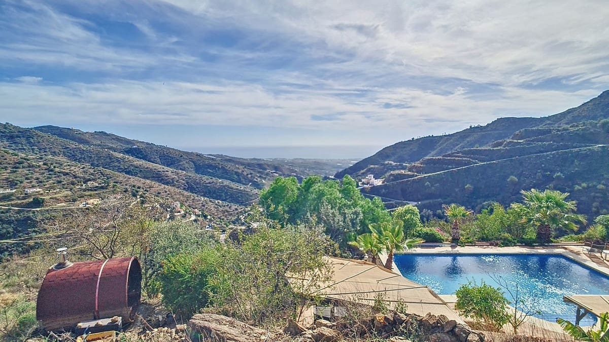 3 quarto Moradia para venda em Arenas com piscina garagem - 695 000 € (Ref: 8410795)