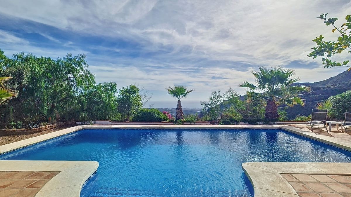 3 quarto Moradia para venda em Arenas com piscina garagem - 695 000 € (Ref: 8410795)