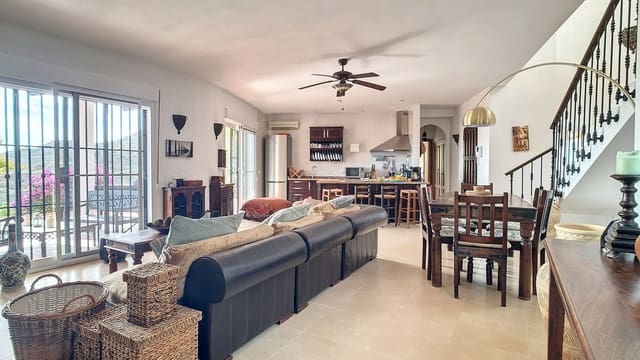 3 quarto Moradia para venda em Arenas com piscina garagem - 695 000 € (Ref: 8410795)