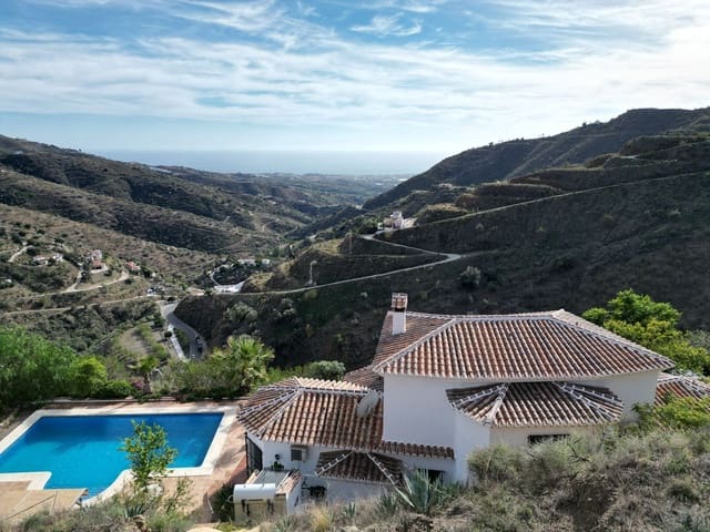 3 quarto Moradia para venda em Arenas com piscina garagem - 695 000 € (Ref: 8410795)