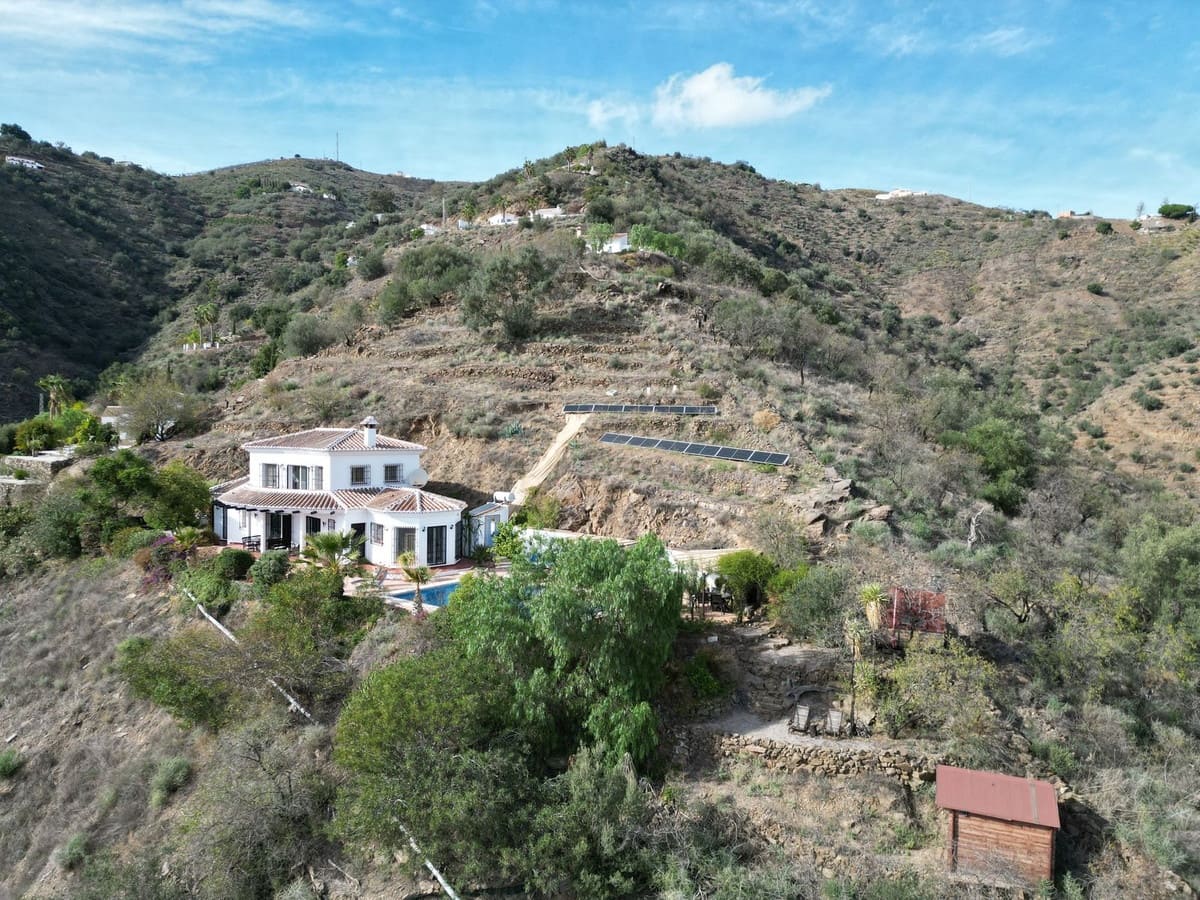 3 quarto Moradia para venda em Arenas com piscina garagem - 695 000 € (Ref: 8410795)