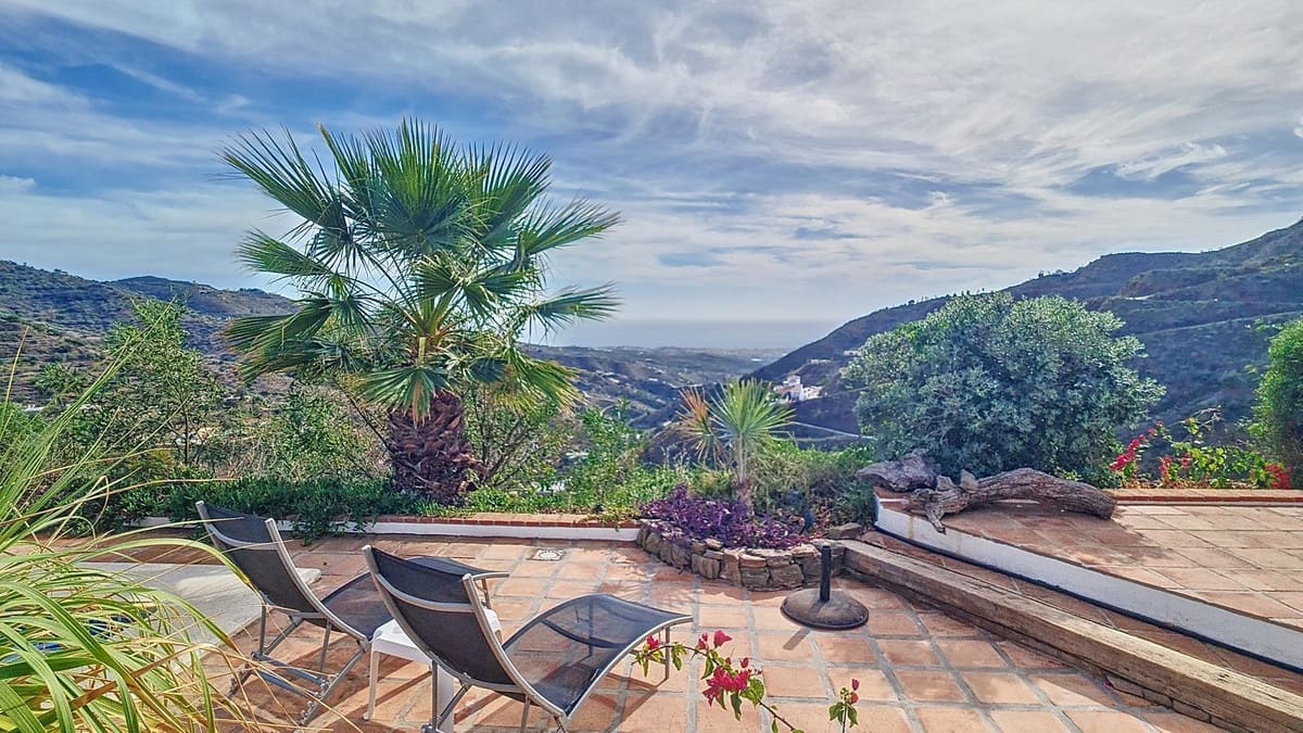 3 quarto Moradia para venda em Arenas com piscina garagem - 695 000 € (Ref: 8410795)