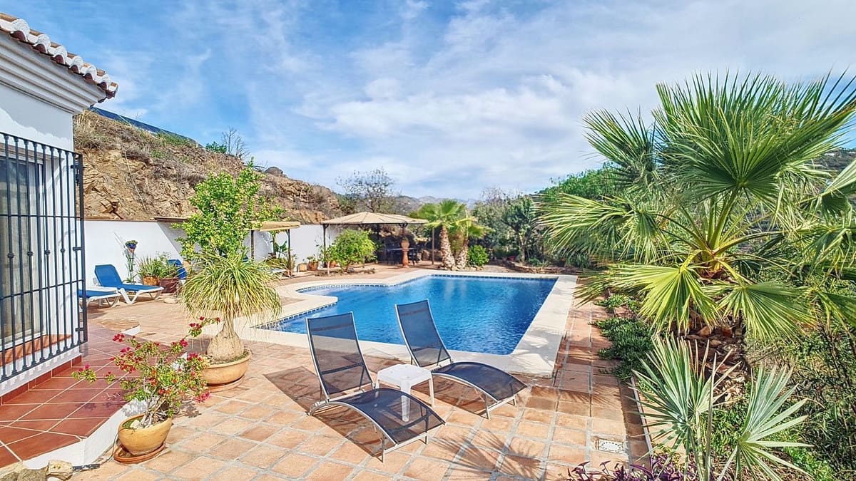 3 quarto Moradia para venda em Arenas com piscina garagem - 695 000 € (Ref: 8410795)