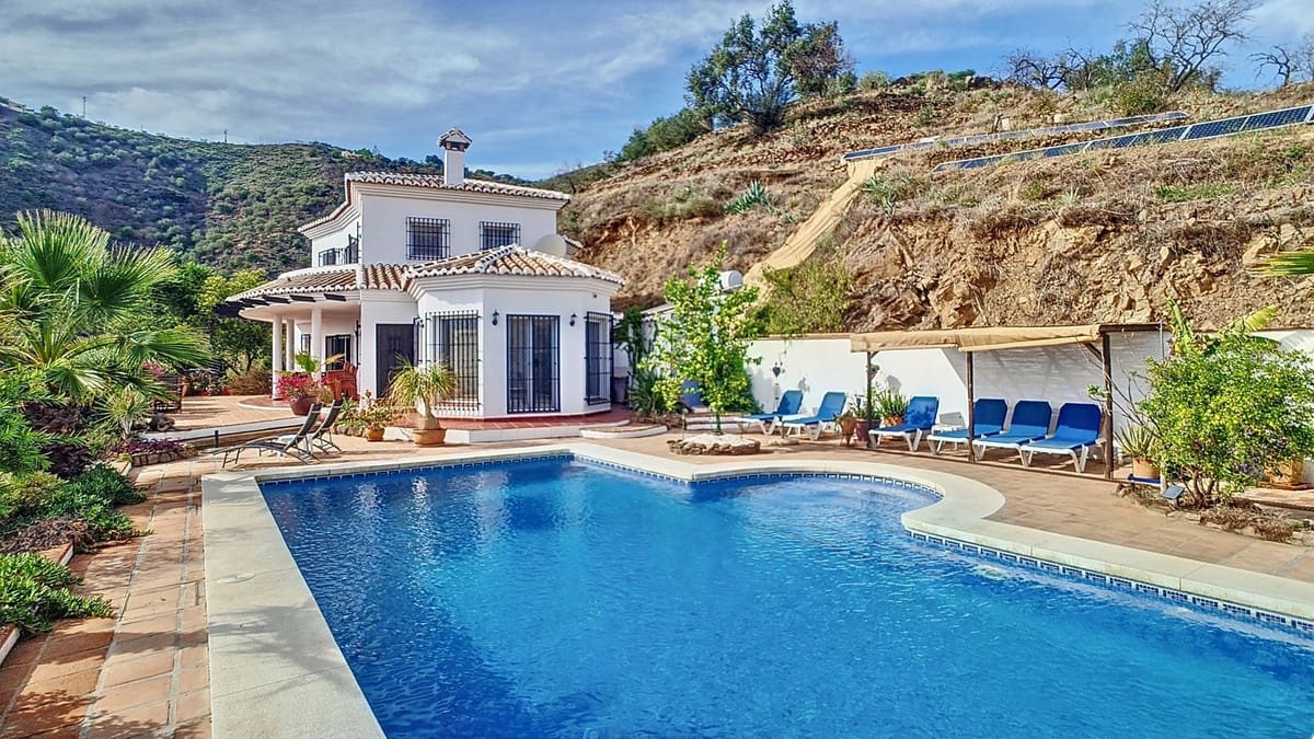 3 quarto Moradia para venda em Arenas com piscina garagem - 695 000 € (Ref: 8410795)