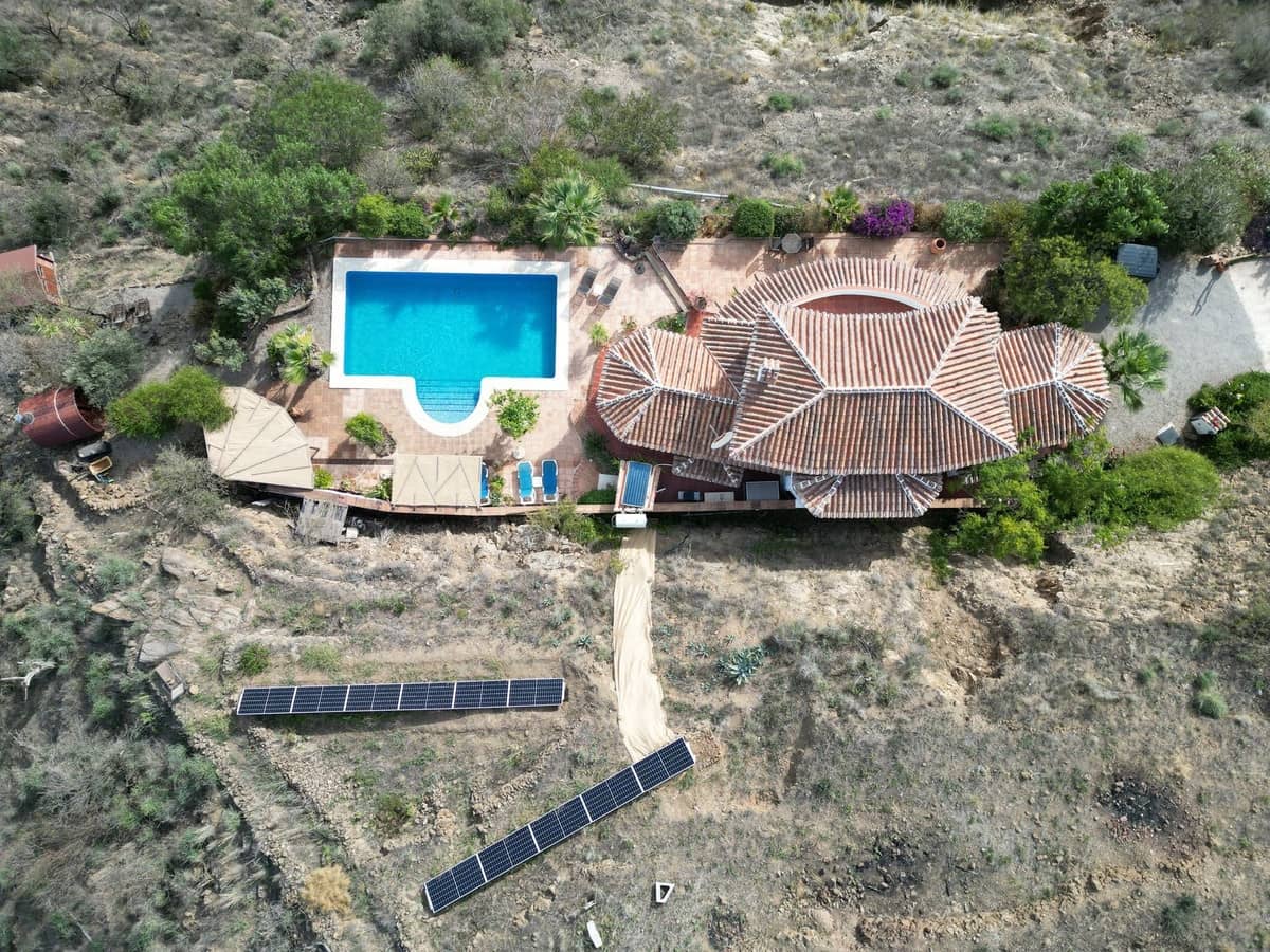 3 quarto Moradia para venda em Arenas com piscina garagem - 695 000 € (Ref: 8410795)