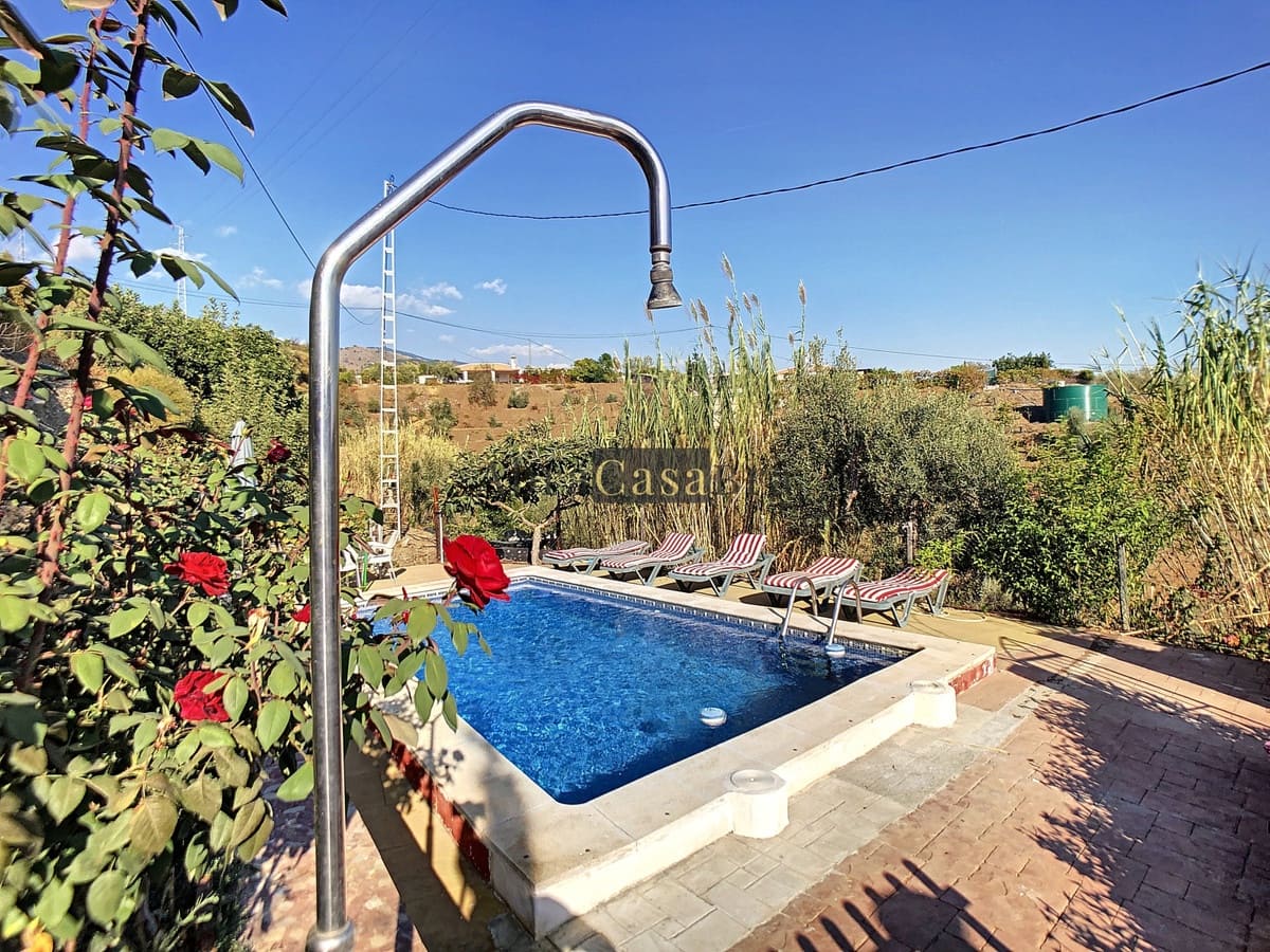 3 chambre Finca/Maison de Campagne à vendre à Sedella avec piscine garage - 225 000 € (Ref: 8410831)