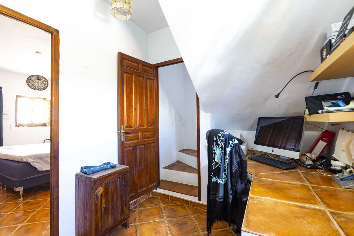 8 sovrum Villa till salu i Comares med pool garage - 490 000 € (Ref: 8416613)