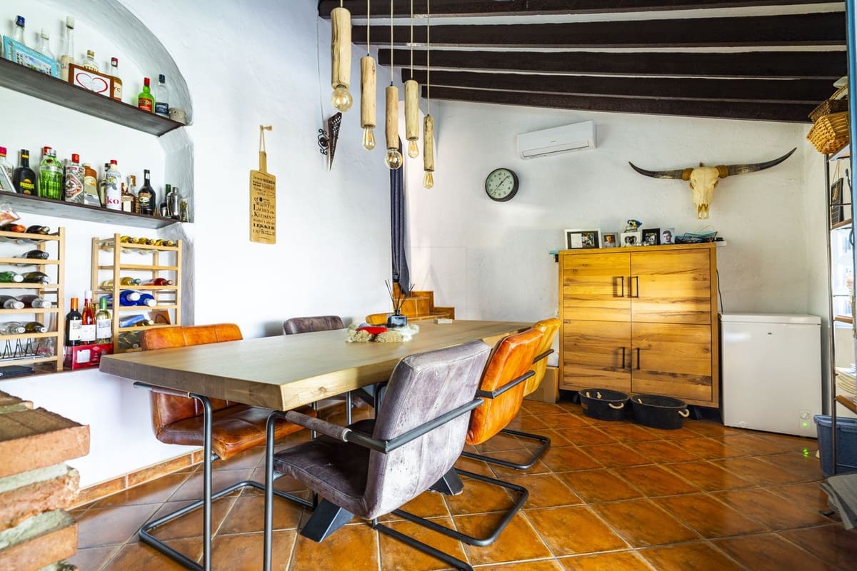 8 sovrum Villa till salu i Comares med pool garage - 490 000 € (Ref: 8416613)