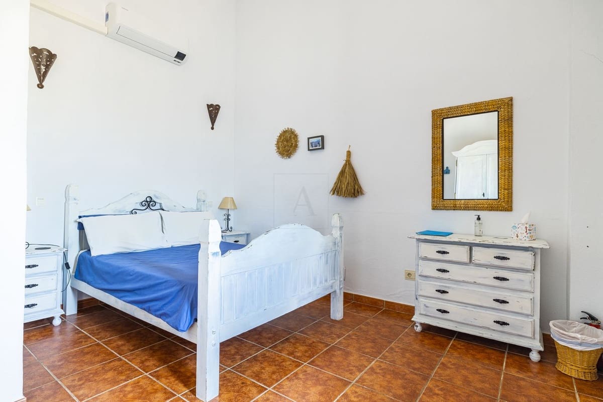 8 sovrum Villa till salu i Comares med pool garage - 490 000 € (Ref: 8416613)