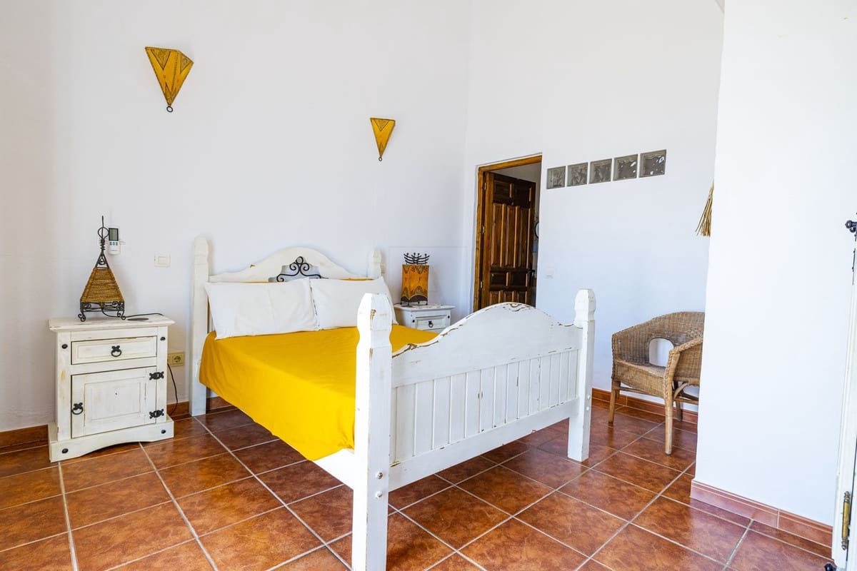 8 sovrum Villa till salu i Comares med pool garage - 490 000 € (Ref: 8416613)