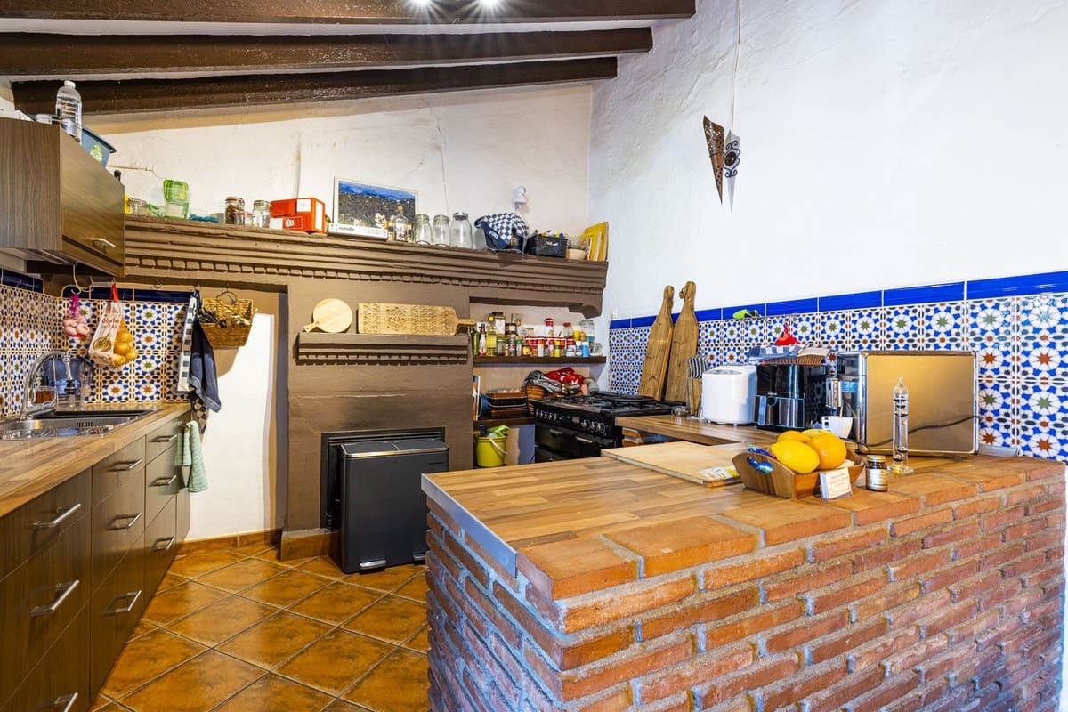 8 sovrum Villa till salu i Comares med pool garage - 490 000 € (Ref: 8416613)