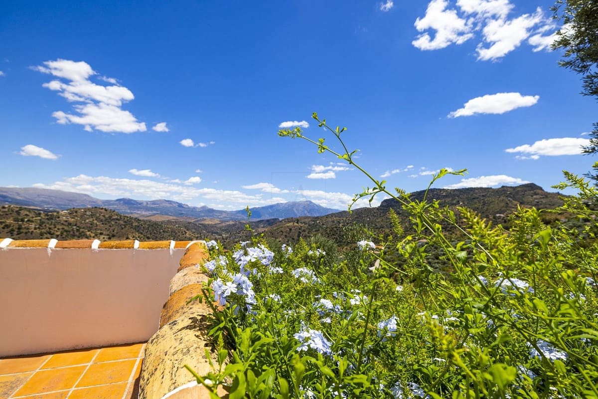 8 sovrum Villa till salu i Comares med pool garage - 490 000 € (Ref: 8416613)