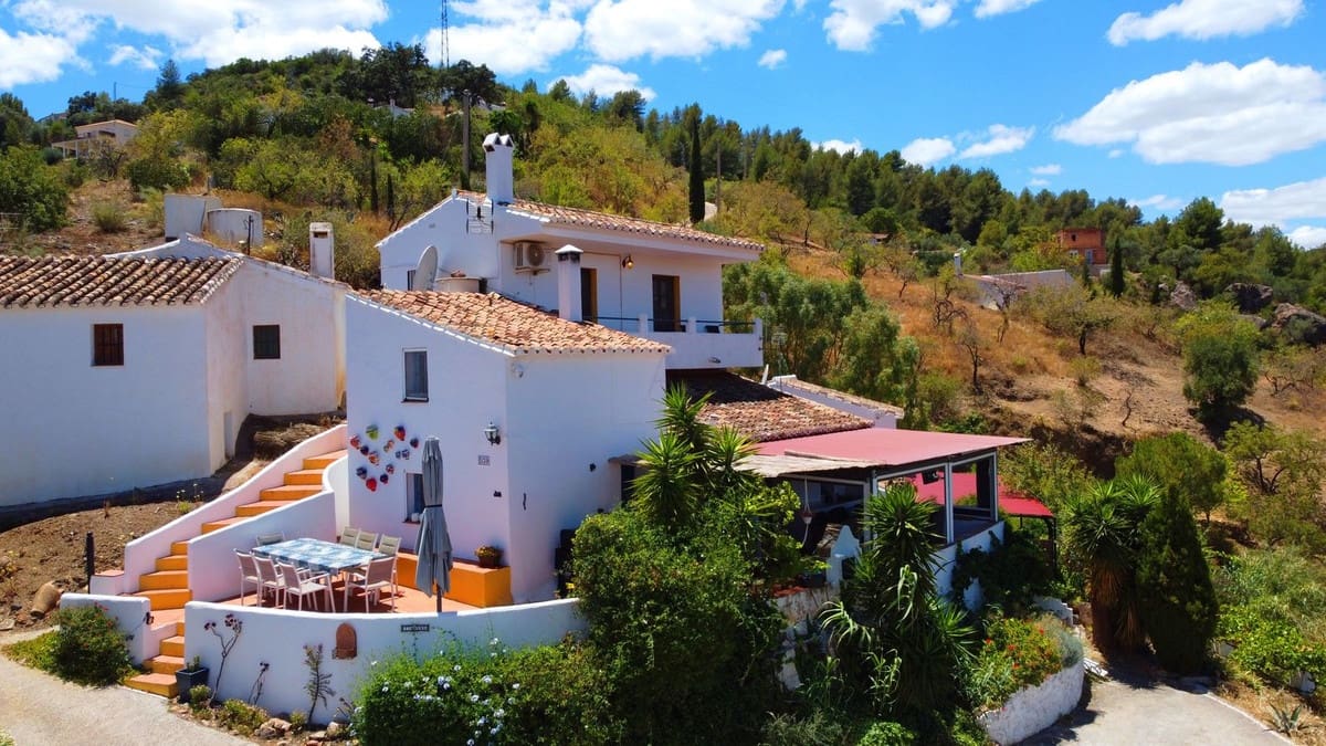 8 sovrum Villa till salu i Comares med pool garage - 490 000 € (Ref: 8416613)