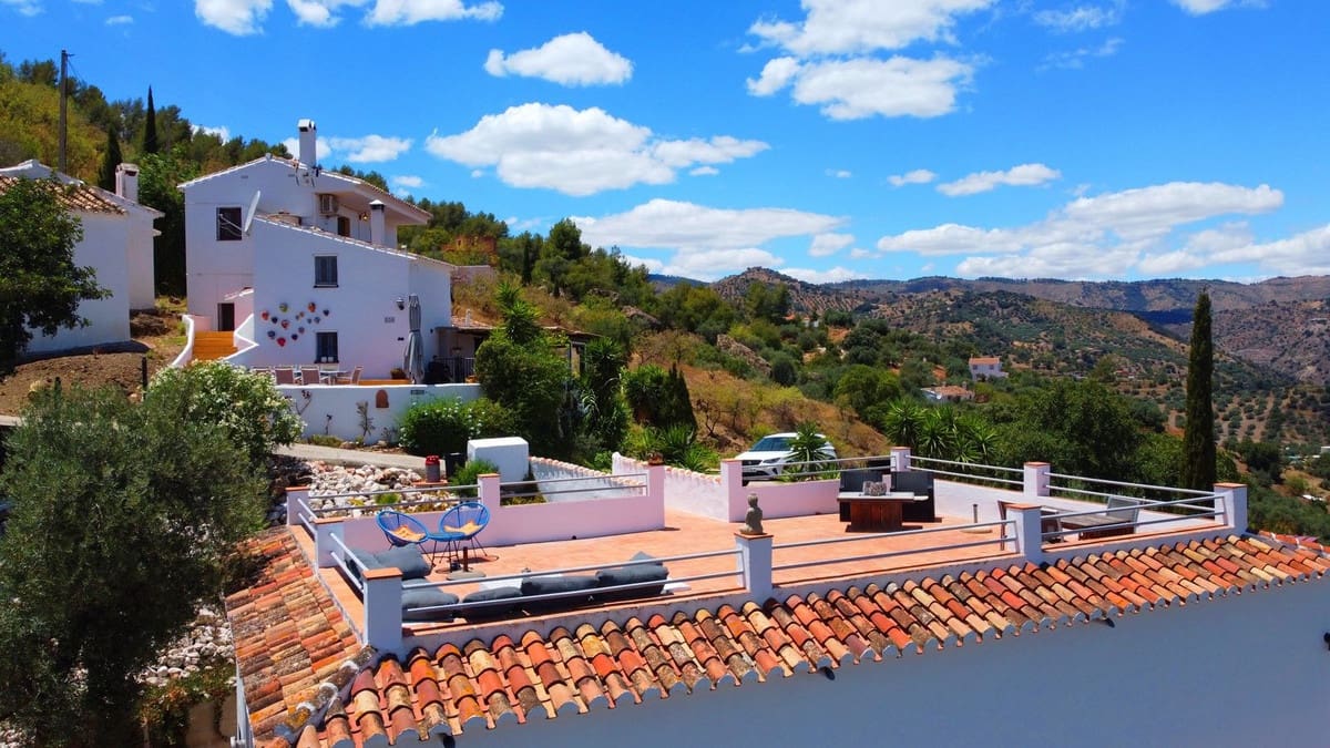 8 sovrum Villa till salu i Comares med pool garage - 490 000 € (Ref: 8416613)