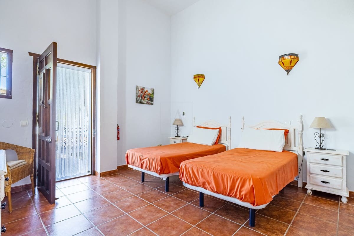 8 sovrum Villa till salu i Comares med pool garage - 490 000 € (Ref: 8416613)