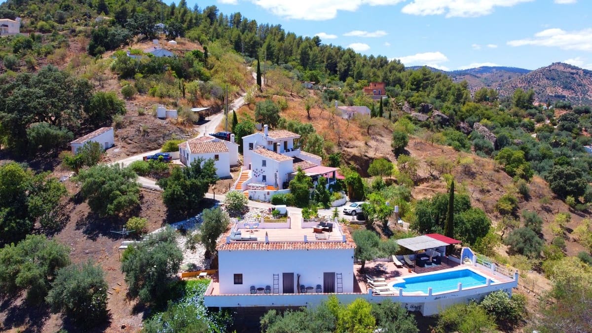 8 sovrum Villa till salu i Comares med pool garage - 490 000 € (Ref: 8416613)