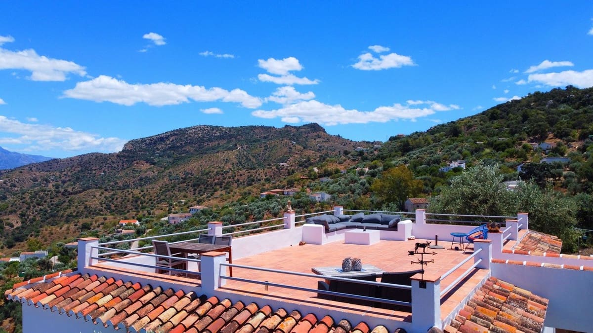 8 sovrum Villa till salu i Comares med pool garage - 490 000 € (Ref: 8416613)