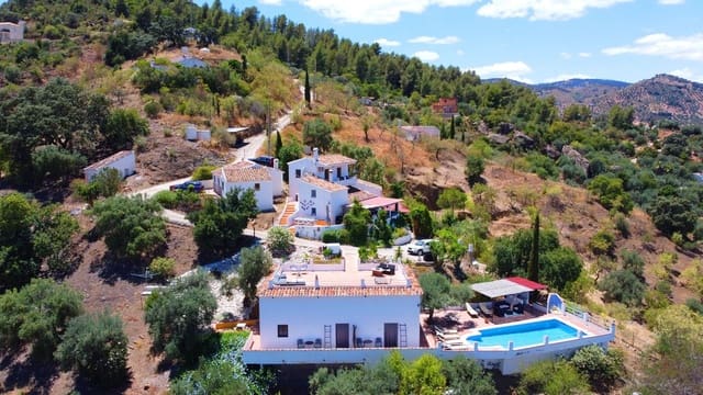 8 sovrum Villa till salu i Comares med pool garage - 490 000 € (Ref: 8416613)