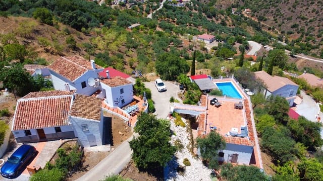 8 sovrum Villa till salu i Comares med pool garage - 490 000 € (Ref: 8416613)