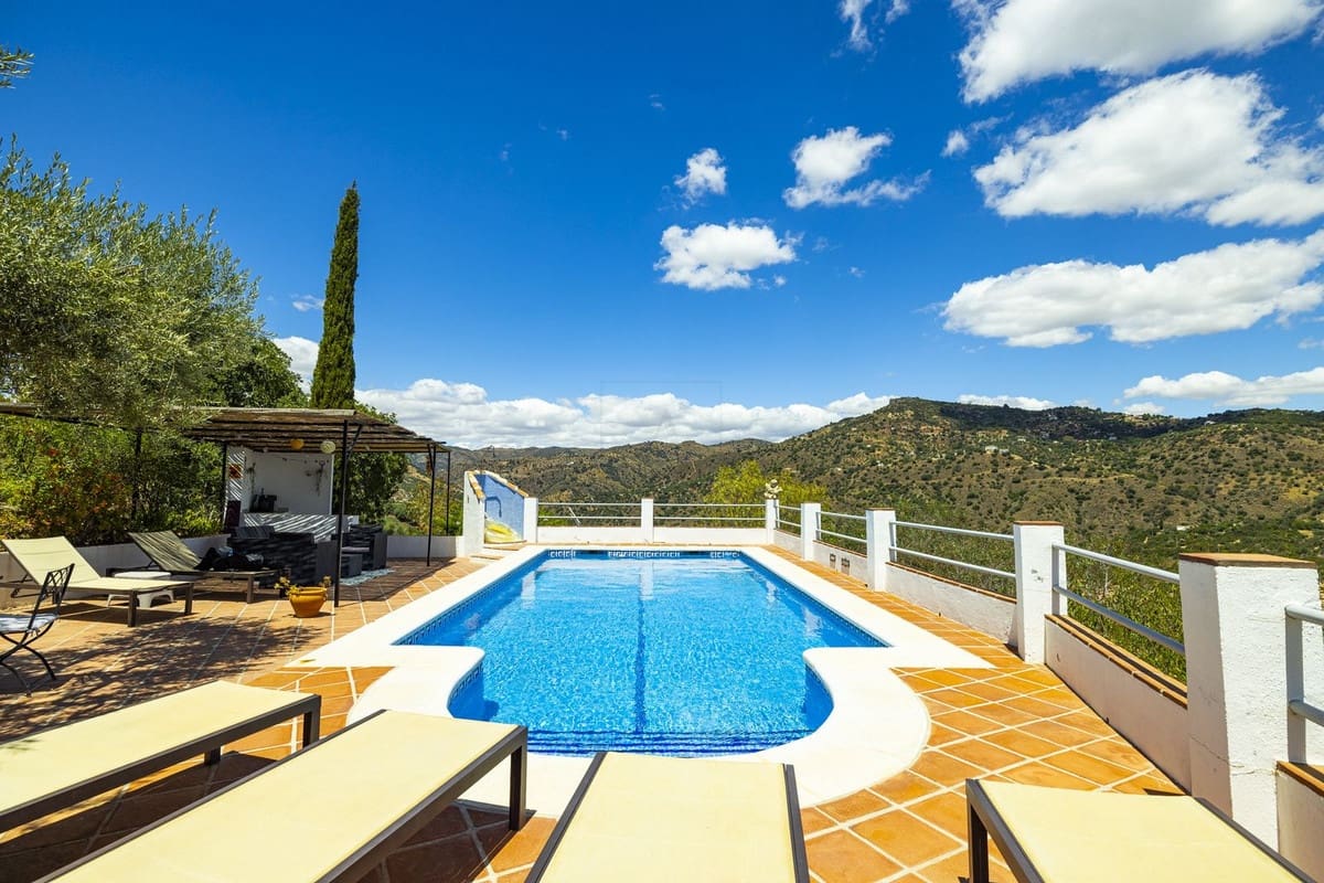 8 sovrum Villa till salu i Comares med pool garage - 490 000 € (Ref: 8416613)