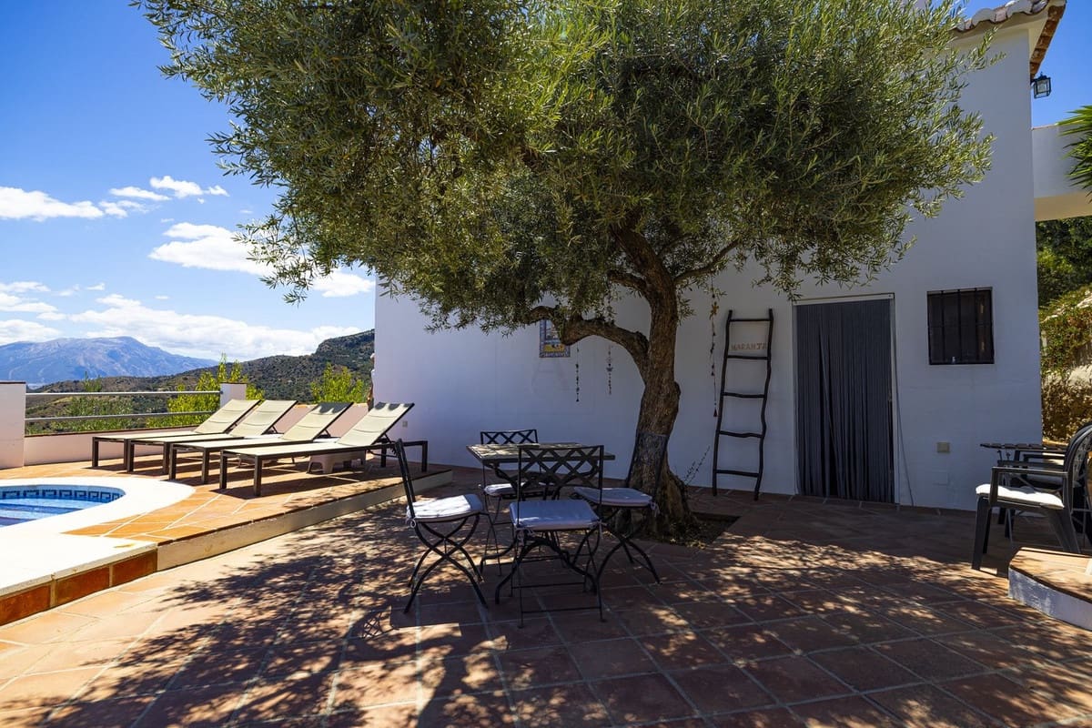 8 sovrum Villa till salu i Comares med pool garage - 490 000 € (Ref: 8416613)