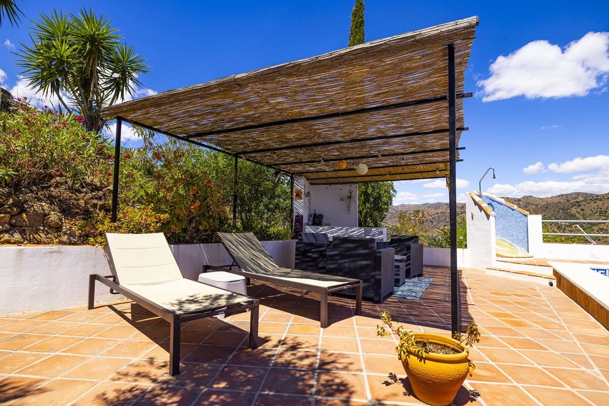 8 sovrum Villa till salu i Comares med pool garage - 490 000 € (Ref: 8416613)