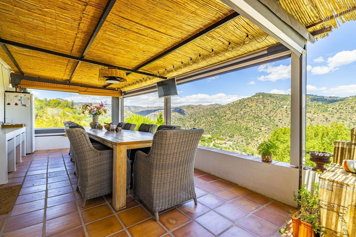 8 sovrum Villa till salu i Comares med pool garage - 490 000 € (Ref: 8416613)