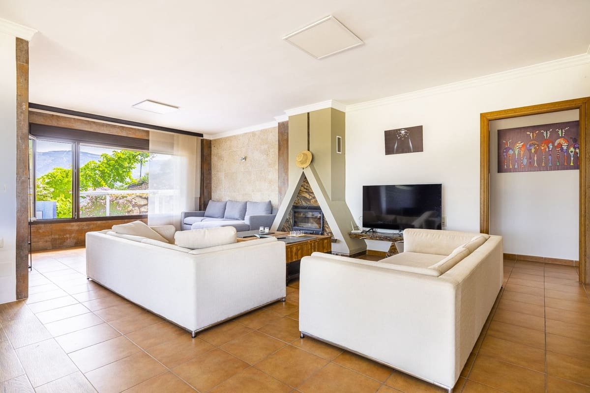 4 sovrum Villa till salu i Sayalonga med pool garage - 629 000 € (Ref: 8439708)