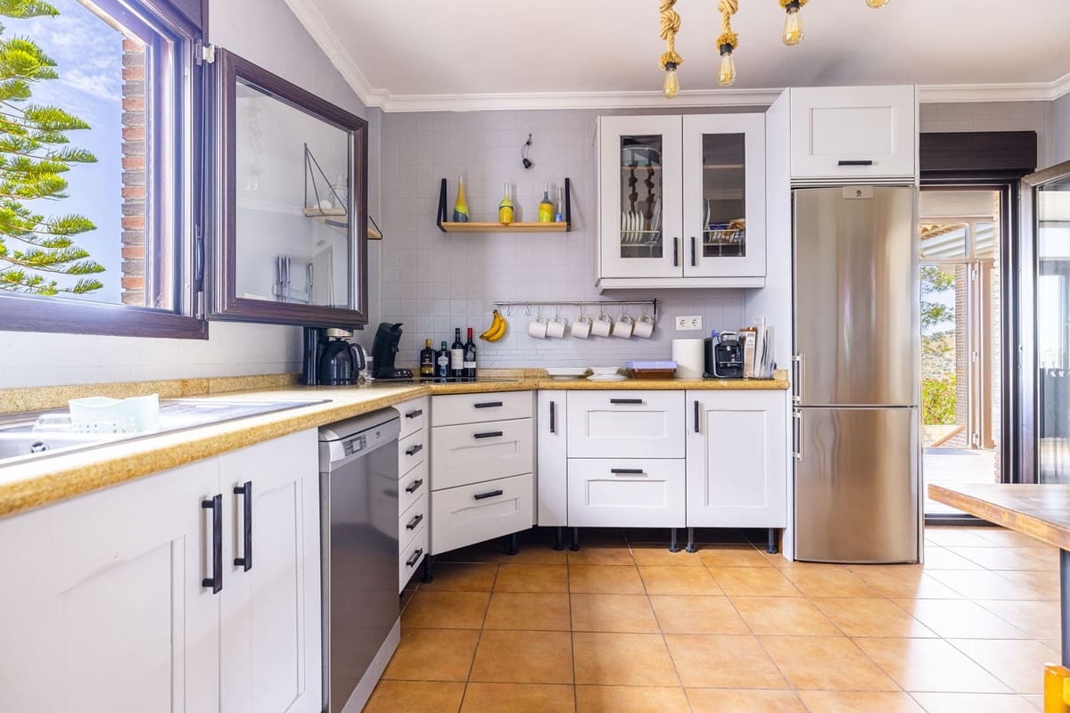 4 sovrum Villa till salu i Sayalonga med pool garage - 629 000 € (Ref: 8439708)