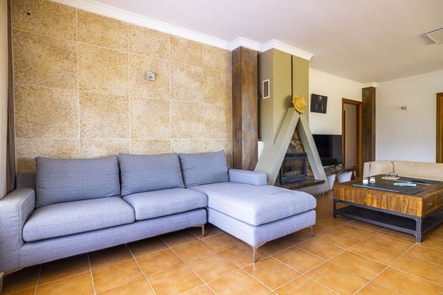 4 sovrum Villa till salu i Sayalonga med pool garage - 629 000 € (Ref: 8439708)