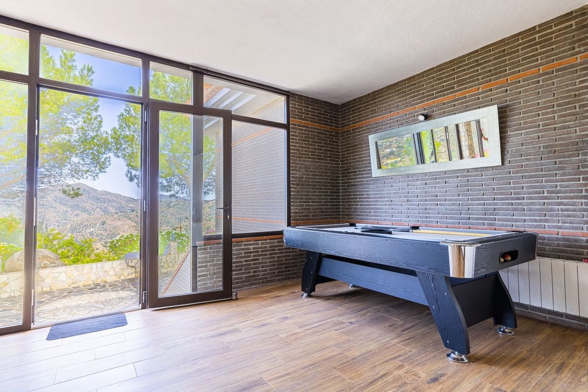 4 sovrum Villa till salu i Sayalonga med pool garage - 629 000 € (Ref: 8439708)