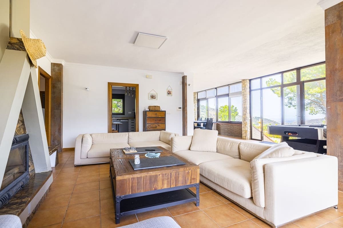 4 sovrum Villa till salu i Sayalonga med pool garage - 629 000 € (Ref: 8439708)