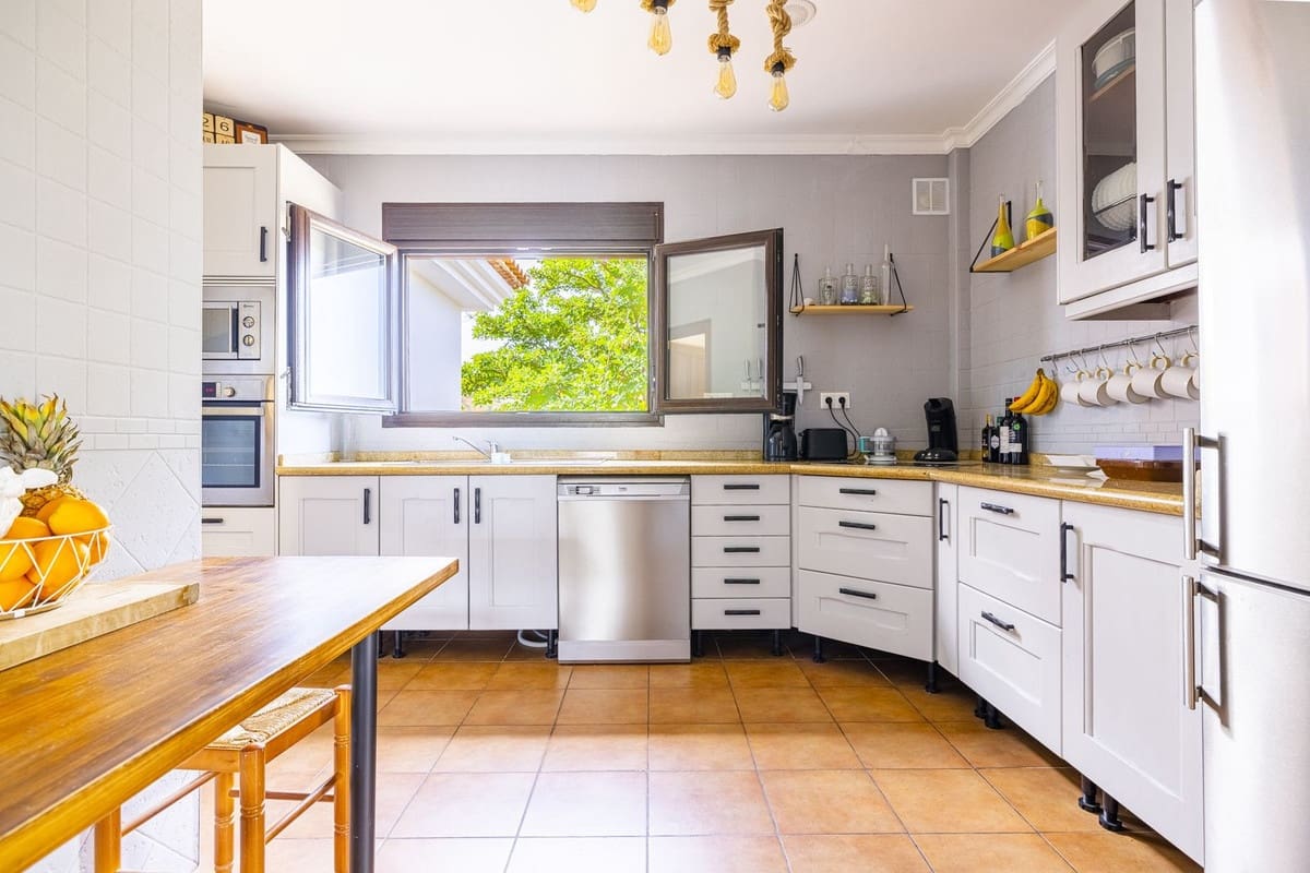 4 sovrum Villa till salu i Sayalonga med pool garage - 629 000 € (Ref: 8439708)