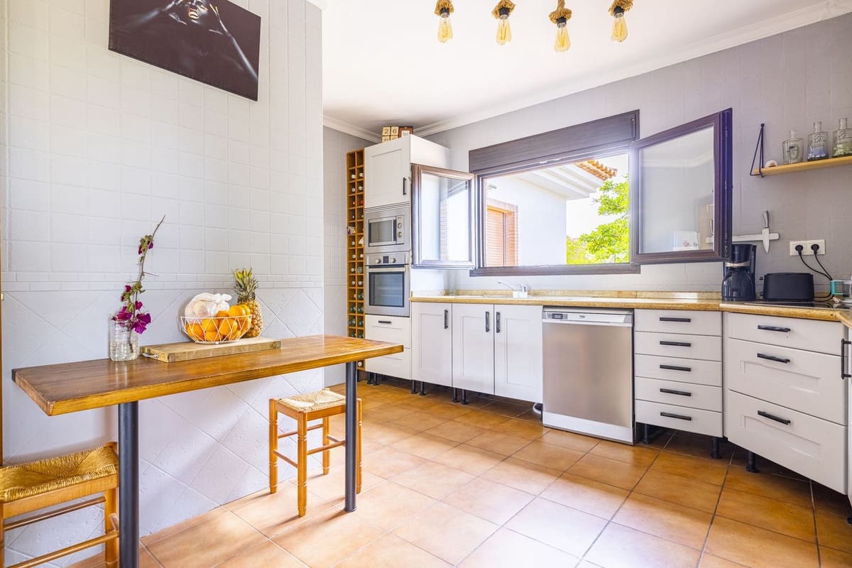 4 sovrum Villa till salu i Sayalonga med pool garage - 629 000 € (Ref: 8439708)