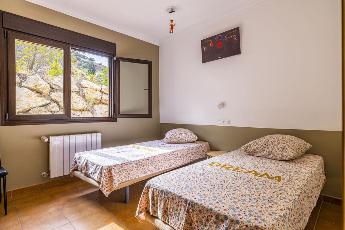 4 sovrum Villa till salu i Sayalonga med pool garage - 629 000 € (Ref: 8439708)